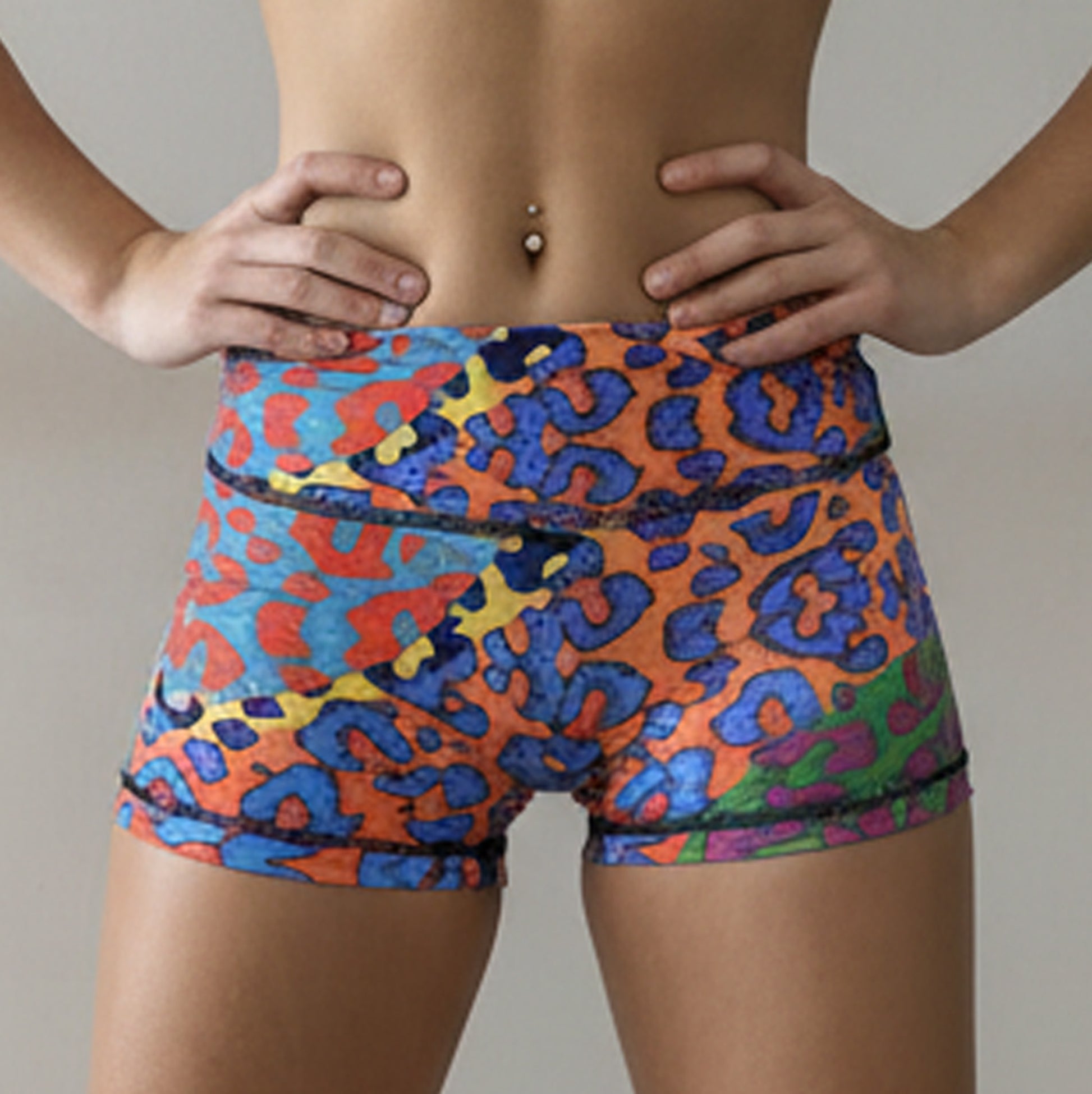 Mallas Wildcore animal print neón mujer - detalle del estampado leopardo multicolor - XHEN