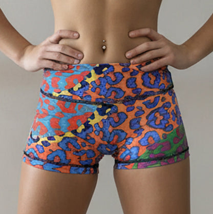 Mallas Wildcore animal print neón mujer - detalle del estampado leopardo multicolor - XHEN